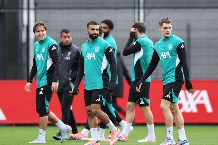 Los jugadores del Liverpool Federico Chiesa, Mohamed Salah, y Florian Wirtz durante el entrenamiento antes de enfrentarse al Real Madrid.