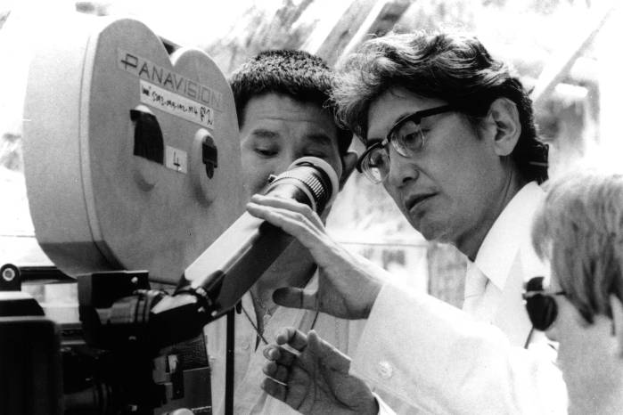 A finales de la década de los 50 surge la nueva ola del cine Japonés en el que destacaron cineastas como Shohei Imamura, Hiroshi Teshigahara y por supuesto, Nagisa Oshima (1932-2013).