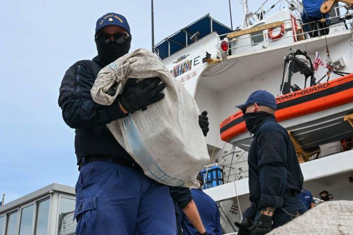 El barco Cutter Diligence descargó 8.700 libras de cocaína con un valor de 64,5 millones de dólares en San Petersburgo, Florida.