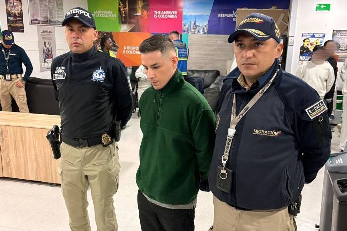 ’Lobo Menor’ detenido en México y trasladado a Bogotá (Colombia) para su extradición a Ecuador.