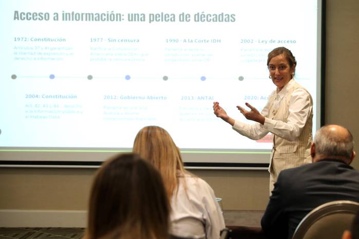 La periodista Sol Lauría expuso su investigación en torno a los antecedentes del acceso a la información pública.