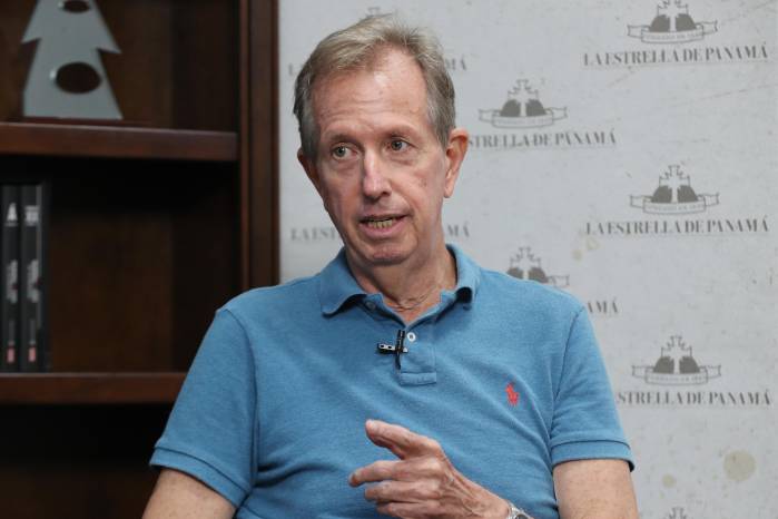 Stempel es entrenador de fútbol y clasificó a Panamá a su primer Mundial Sub-20 en 2003. También fue campeón de la liga panameña como director técnico del San Francisco FC y del Panamá Viejo FC.