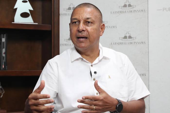 Carlos De Icaza, subcomisionado retirado de la Policía Nacional, advierte sobre los posibles riesgos de la Policía Municipal y cuestiona su alcance.