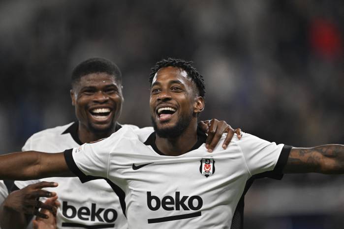 Amir Murillo celebrando su gol con el Besiktas.