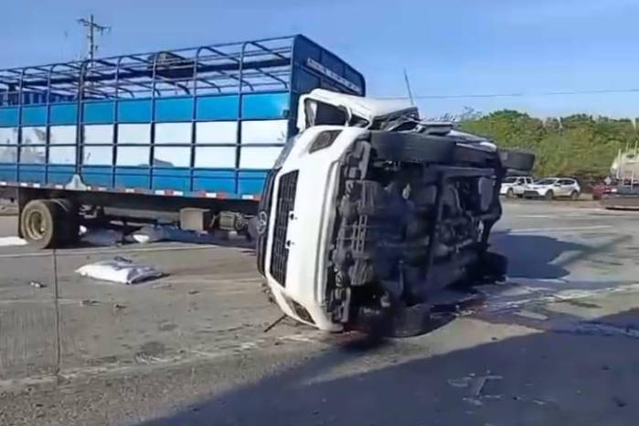 La triple colisión se dio en la vía Panamericana, a la altura de Juan Hombrón, en la provincia de Coclé.