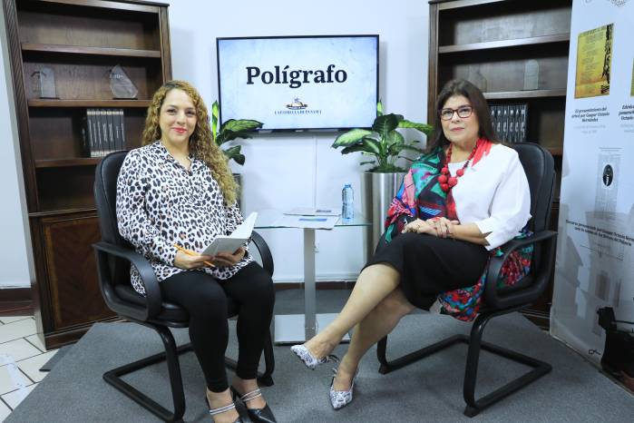 La periodista Mary Triny Zea y la directora ejecutiva de Transparencia Panamá Olga de Obaldía.