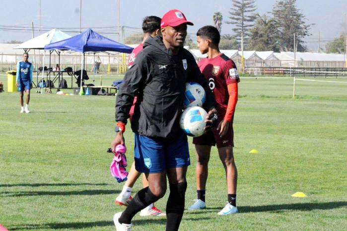 El entrenador de la selección sub-20 de Panamá, Jorge Dely Valdés.