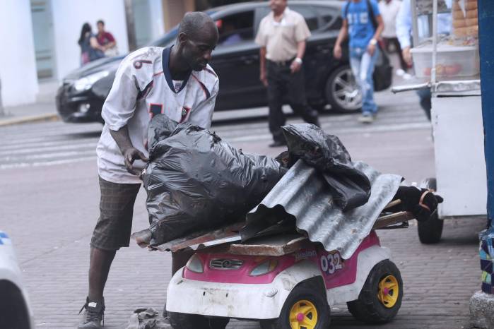 Los habitantes de calle buscan cada día cómo sobrevivir.