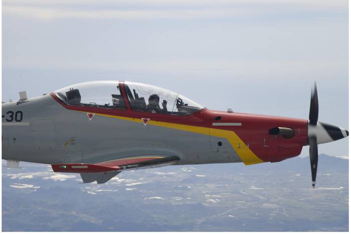 Durante este 2026, la princesa ha marcado hitos significativos en su carrera castrense, destacando su segundo vuelo en solitario a bordo de un avión Pilatus PC-21 (