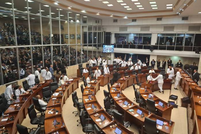 Abogados y críticos políticos se pronunciaron en sus redes sociales sobre la situación.