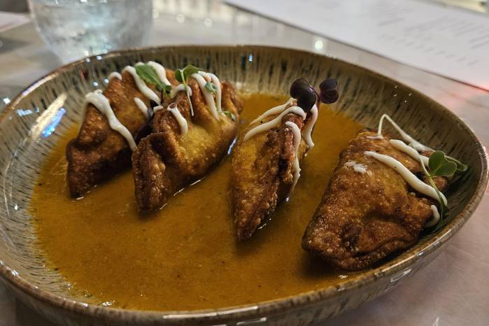 Gyozas con brandada de gambas y corvina.