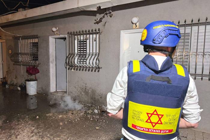 Israel sostiene que los lanzamientos de cohetes continuaron tras el alto el fuego con Hezbolá.
