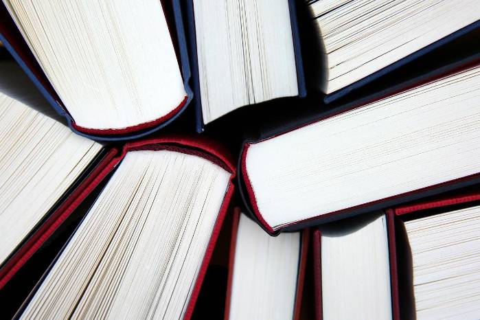 Dos lecturas mientras esperamos