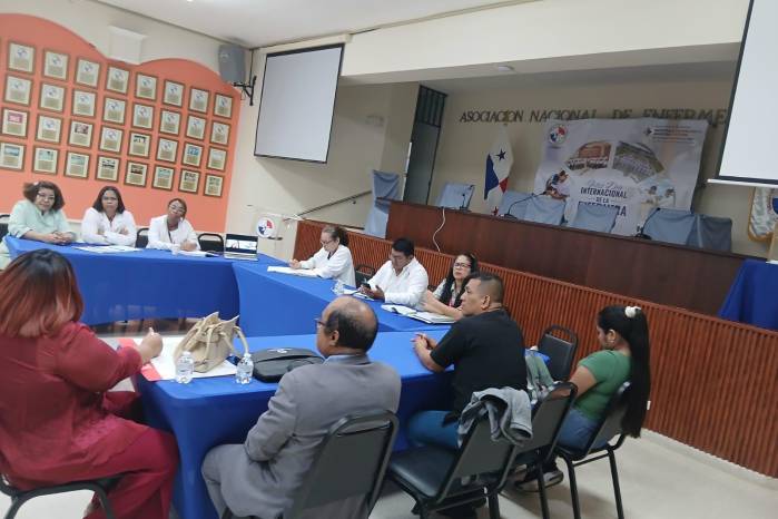 El proyecto de ley 255 plantea otorgar idoneidad profesional a los instrumentadores quirúrgicos, una propuesta que es rechazada por organizaciones de enfermeras y técnicos de enfermería.