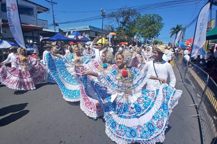 EN VIVO | Desfile de las Mil Polleras desde la ciudad de Las Tablas