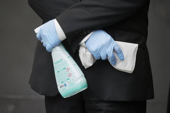 Los resultados plantean interrogantes sobre si la exposición al aire proveniente de aerosoles desinfectantes y productos de limpieza podría contribuir a enfermedades respiratorias como el asma.