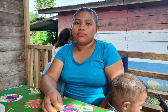 Jessica Becker madre de la bebé Michelle Becker, fallecida en medio de la protesta y la interevención policial en Pueblo Nuevo.