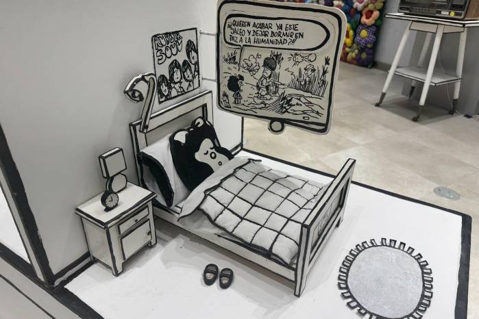 Las réplicas en miniatura son otros de los elementos que se pueden apreciar en la muestra artística.