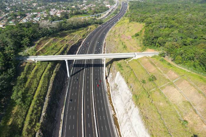 Fitch también subraya el crecimiento sostenido del portafolio de proyectos de Meco.