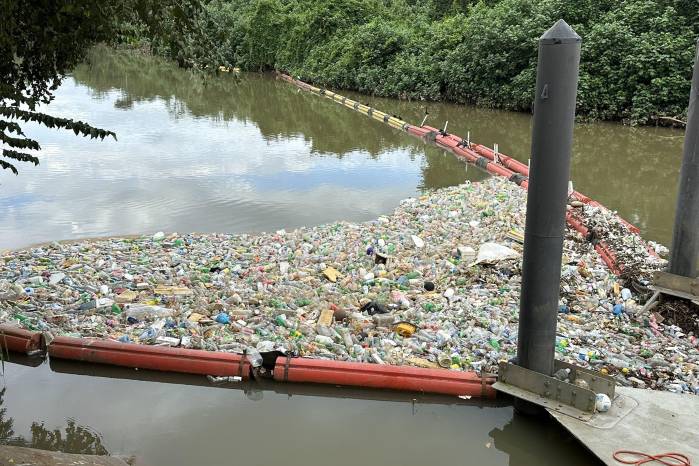 Basura recolectada en el Río Matías Hernández.