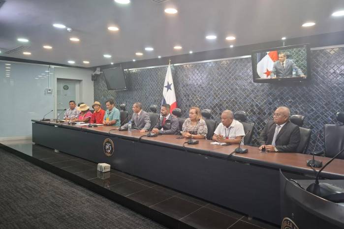 Diputados y autoridades de Coonapip.