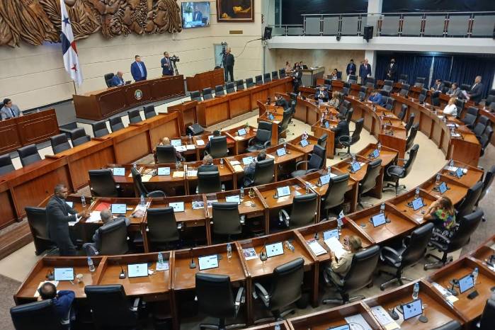 Durante el tercer debate ninguno de los diputados de las diferentes bancadas intervino en el pleno.