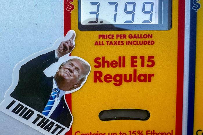 El aumento de la gasolina a uno de sus mayores niveles en cuatro años, debido a la guerra en Irán y el cierre del estrecho de Ormuz, amenaza con lastrar la temporada estival en EE.UU