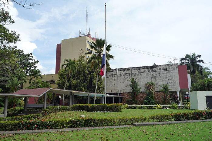 La Universidad de Panamá, fundada en 1935, es una universidad estatal y una de las principales del país.