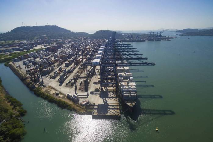 El sistema portuario de Panamá movilizó 9.9 millones de TEU (contenedores de 20 pies) en 2025, un crecimiento del 3.6% respecto al año anterior.