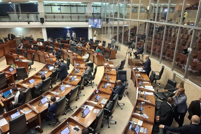 El diputado Benisio Robinson durante el Tercer Debate al proyecto de ley.