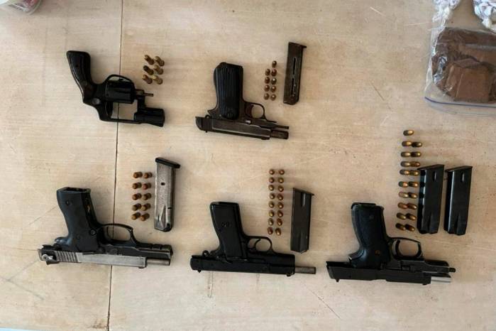 Fiscal, detenida por vender armas cauteladas al crimen organizado