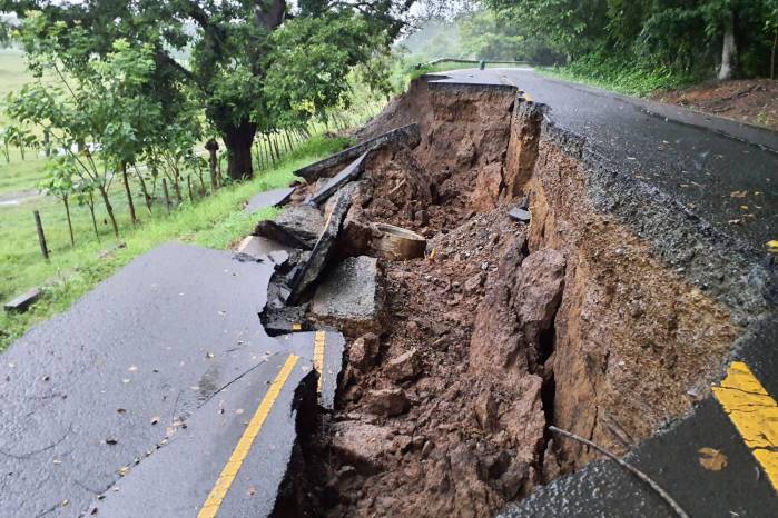 Las principales vías de acceso a Tonosí sufrieron fracturas tras el sismo registrado el viernes 9 de octubre de 2026.