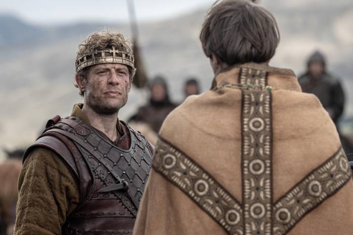 Tanto Norton como Coster-Waldau interpretan a los nobles desde una visión de arrogancia y grandeza por ambas partes.