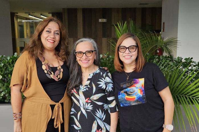 Linette López, Linda Maquivar y Karina Nicholson el día de la entrevista.