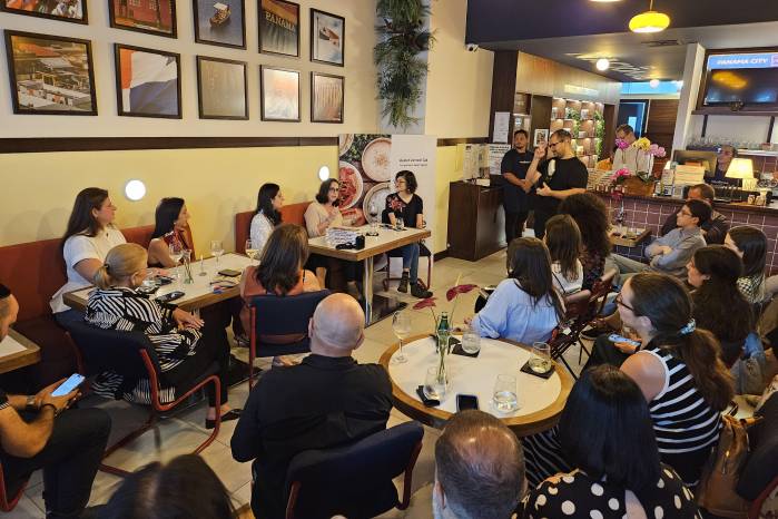 La presentación del libro fue un lleno completo.