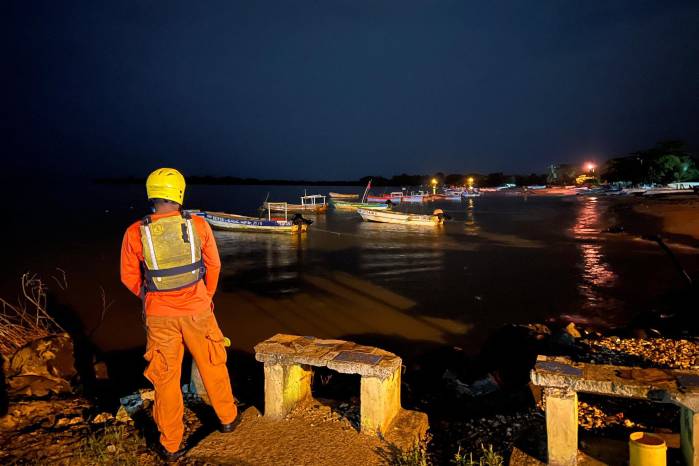 Personal de Sinaproc monitorea el sector de Puerto Caimito por el aviso de vigilancia por mareas altas