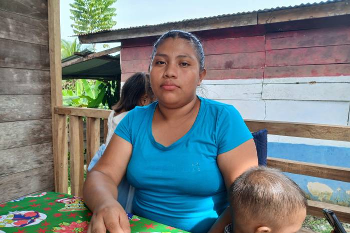 Jessica Becker madre de la bebé Michelle Becker, fallecida en medio de la protesta y la interevención policial en Pueblo Nuevo.