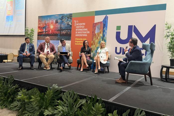 Como parte de la agenda, se desarrolló el Gran Diálogo Territorial, un panel internacional que reunió a especialistas de diversos países para analizar los desafíos y oportunidades de la investigación universitaria como motor de transformación social.
