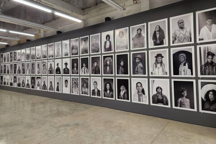 La serie Faces and Phases sobrepasa los 600 retratos.