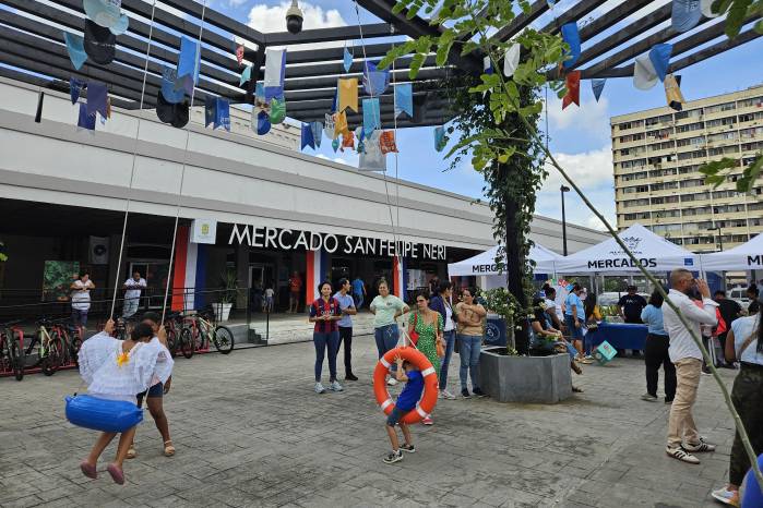 La terraza del mercado San Felipe se colmó de actividades.