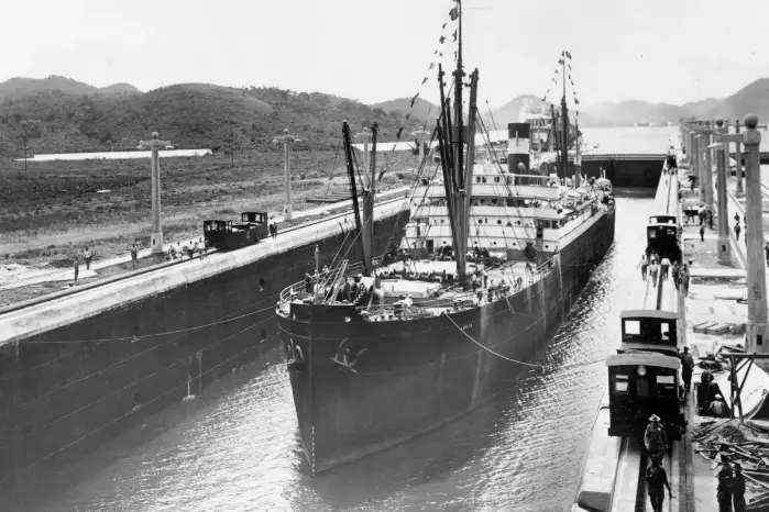 El SS Ancón, embarcación que oficialmente inauguró el tramo del Canal de Panamá el 15 de agosto de 1914.