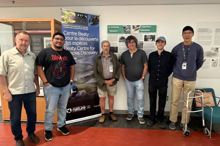 Equipo de colaboradores del museo canadiense.