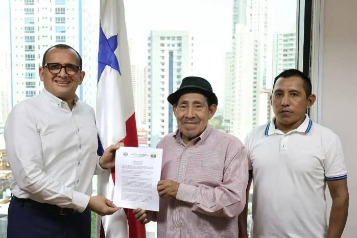 La Comarca Kuna de Wargandí entregó formalmente a la SNE y al Viceministerio de Asuntos Indígenas, la resolución que activa el proceso de Consulta y Consentimiento Previo, Libre e Informado (CLPI).