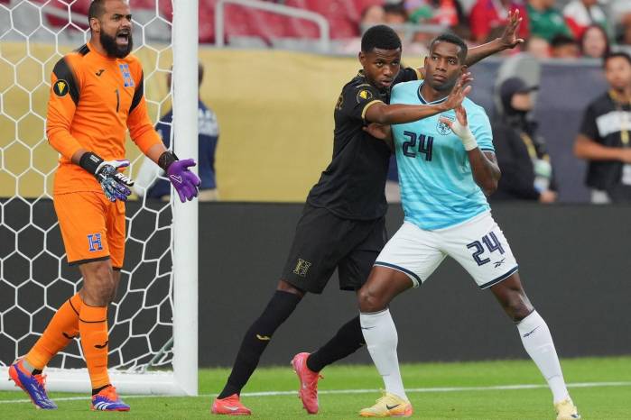 Honduras logró desajustar las líneas de Panamá adaptándose al juego rápido canalero.