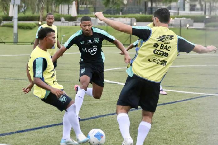 Jugadores de la selección de Panamá Sub-17 durante un entrenamiento.