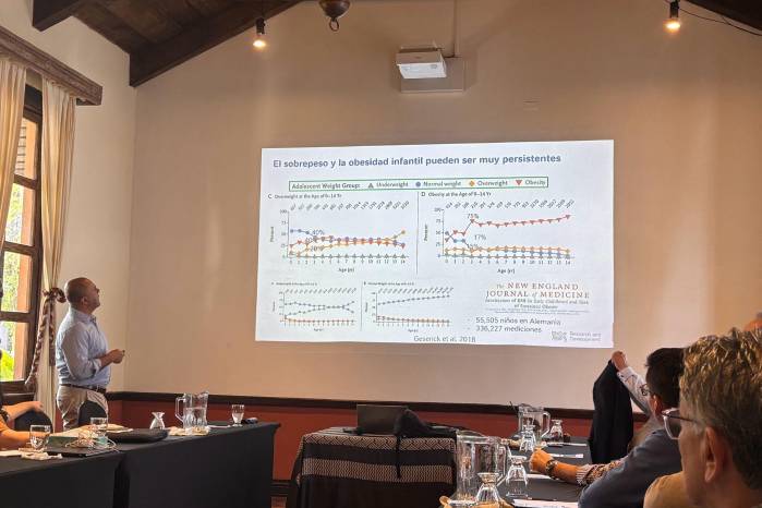 Especialistas médicos analizaron los retos de la malnutrición y la microbiota en la región desde Antigua, Guatemala.