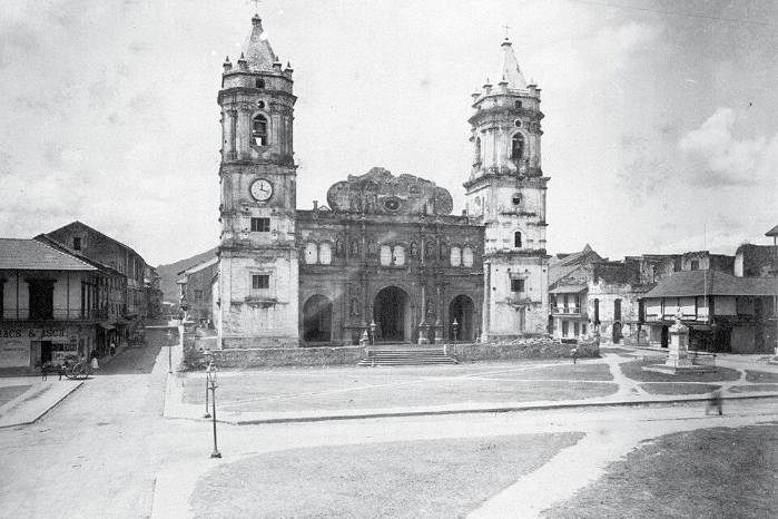 La Catedral Metropolitana de Panamá en 1885, tras las afectaciones que provocó el sismo de 1882.