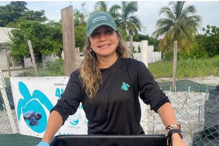 Desempeñando su liderazgo en la Fundación Tortuguías