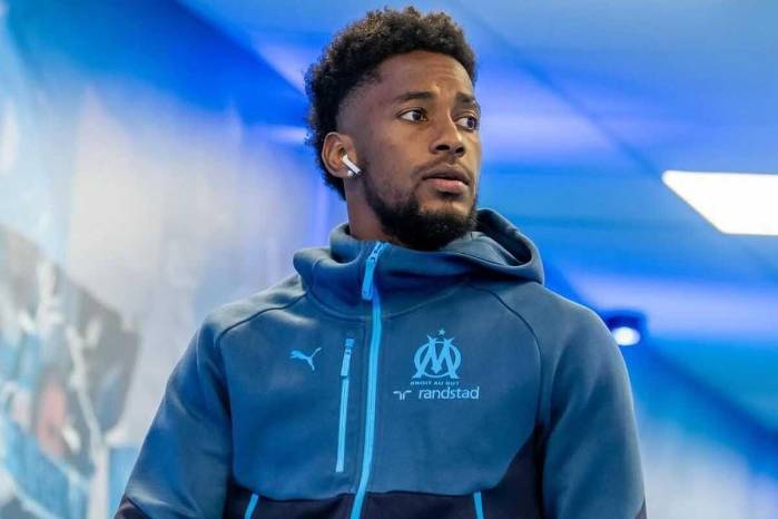 La frase también estaba acompañada de otro mensaje que decía “contigo Amir”