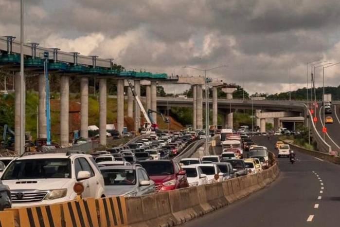 El acceso a la vía Interamericana en Arraiján, cabecera hacia Panamá, fue cerrado a eso de las 10:00 a.m.